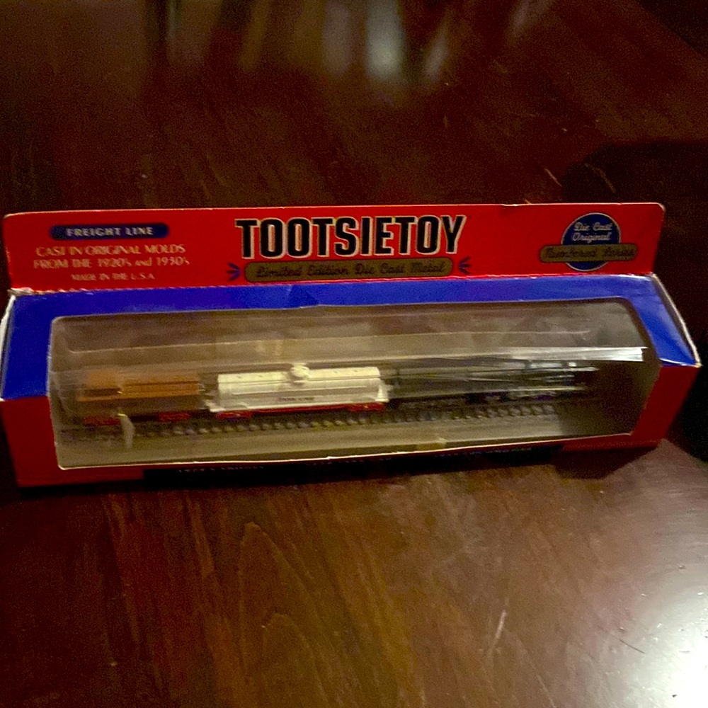 Vintage 1996 NIB freight line -caboose tank car locomotive